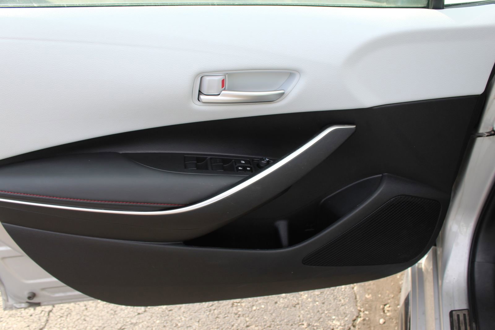 Used 2024 Toyota Corolla SE image 16