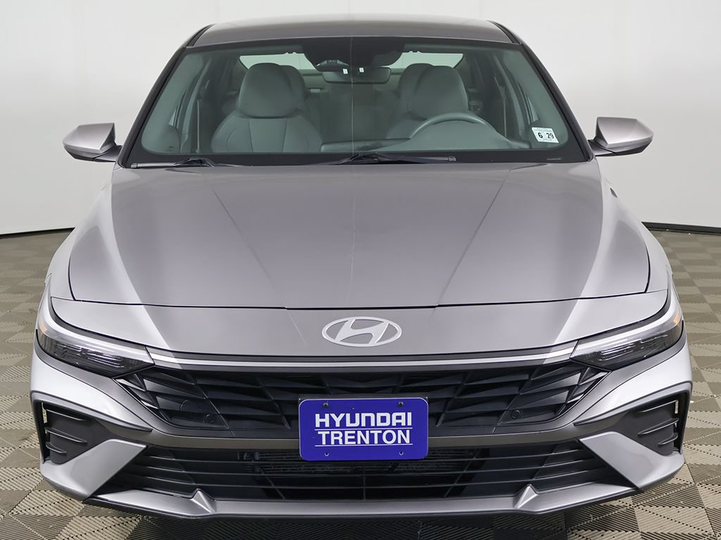 Used 2024 Hyundai Elantra Blue FWD image 10