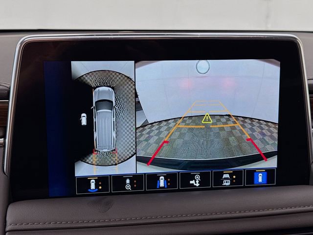 Used 2024 Chevrolet Suburban High Country image 11