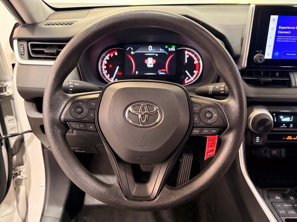 Used 2025 Toyota RAV4 LE AWD/4WD image 20