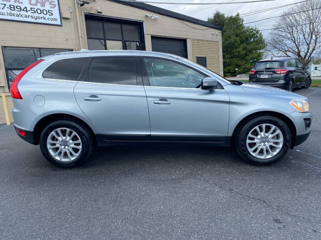 Used 2010 Volvo XC60 T6 image 2