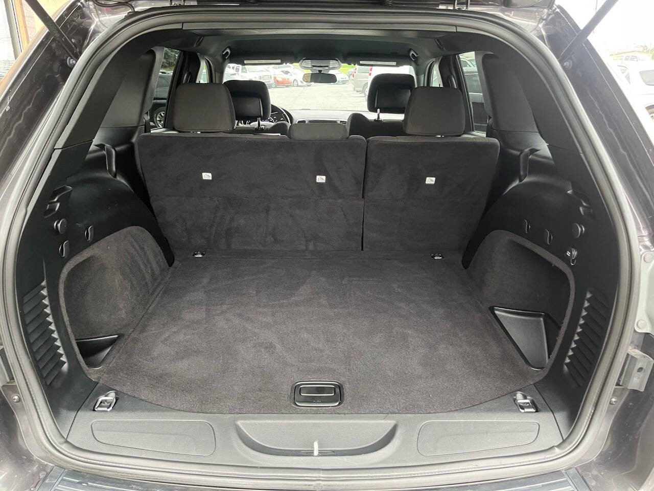 Used 2019 Jeep Grand Cherokee Laredo image 13