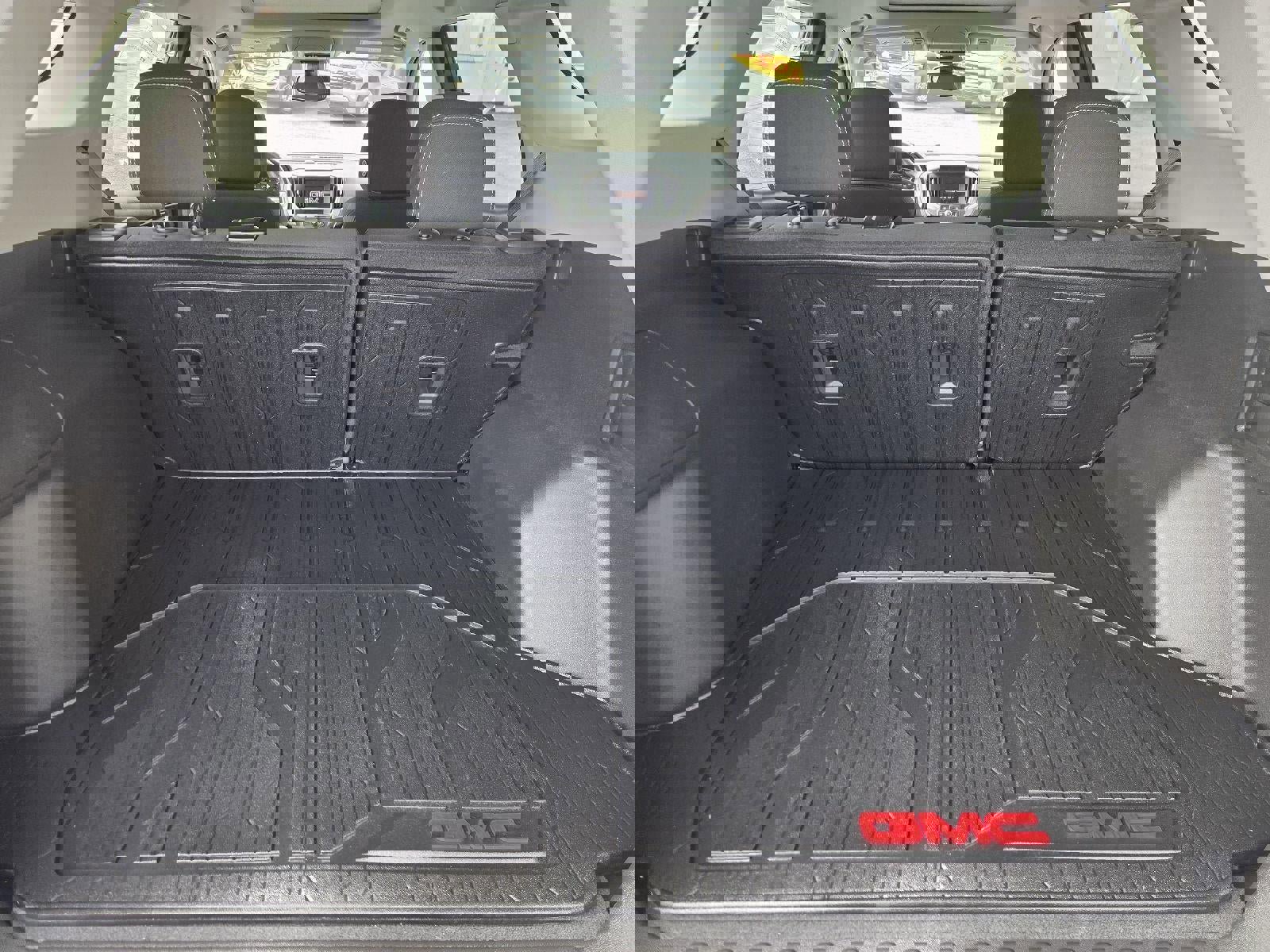 Used 2024 GMC Terrain SLE w/ Driver Convenience Package image 26