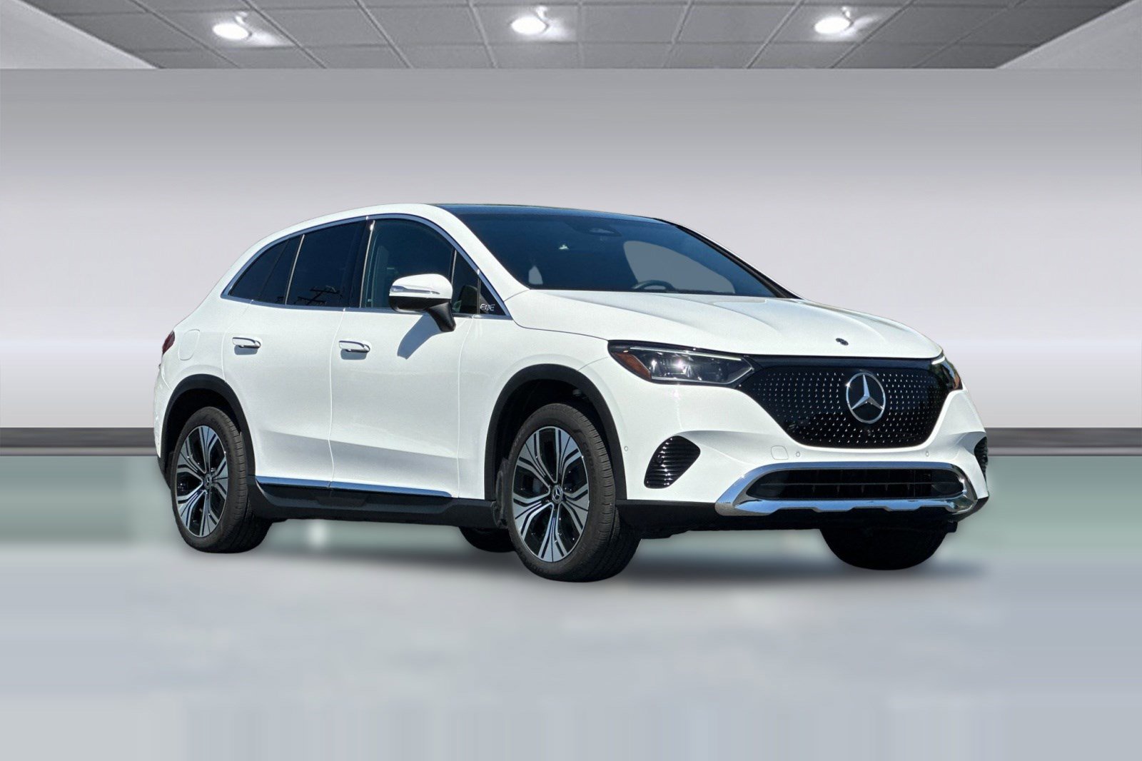 Used 2026 Mercedes-Benz EQE 320 4MATIC SUV image 6