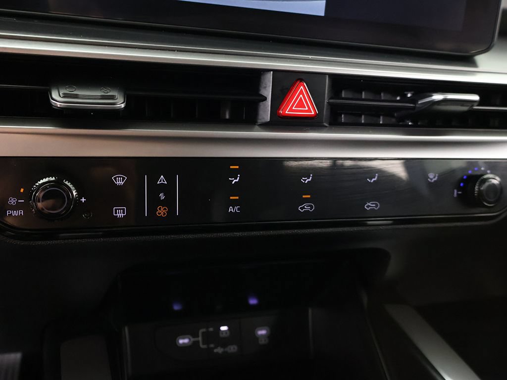 Certified 2024 Kia Sorento LX FWD image 47
