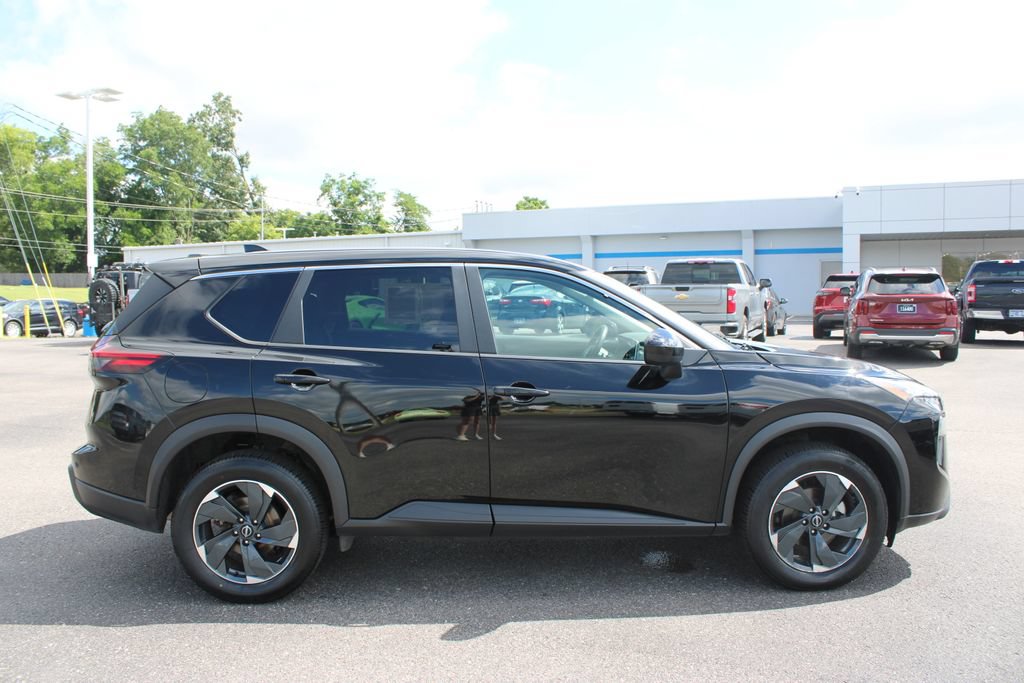 Used 2024 Nissan Rogue SV AWD/4WD image 11