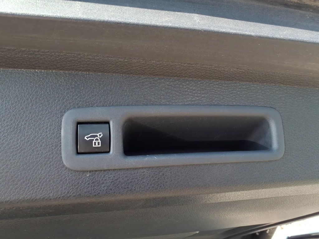 Used 2025 Toyota Sienna XLE FWD image 8
