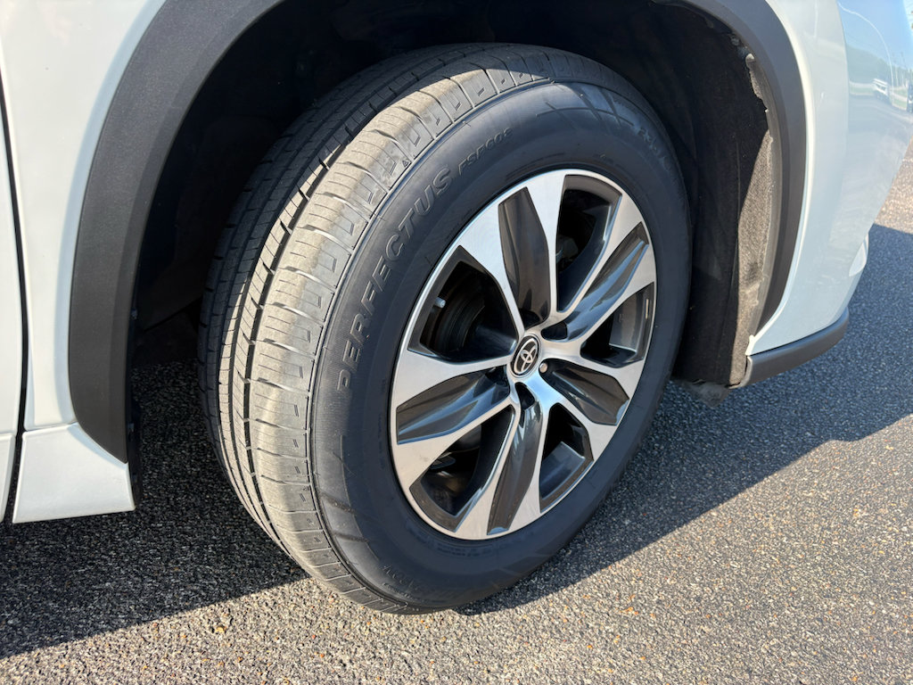Used 2021 Toyota Highlander XLE FWD image 5
