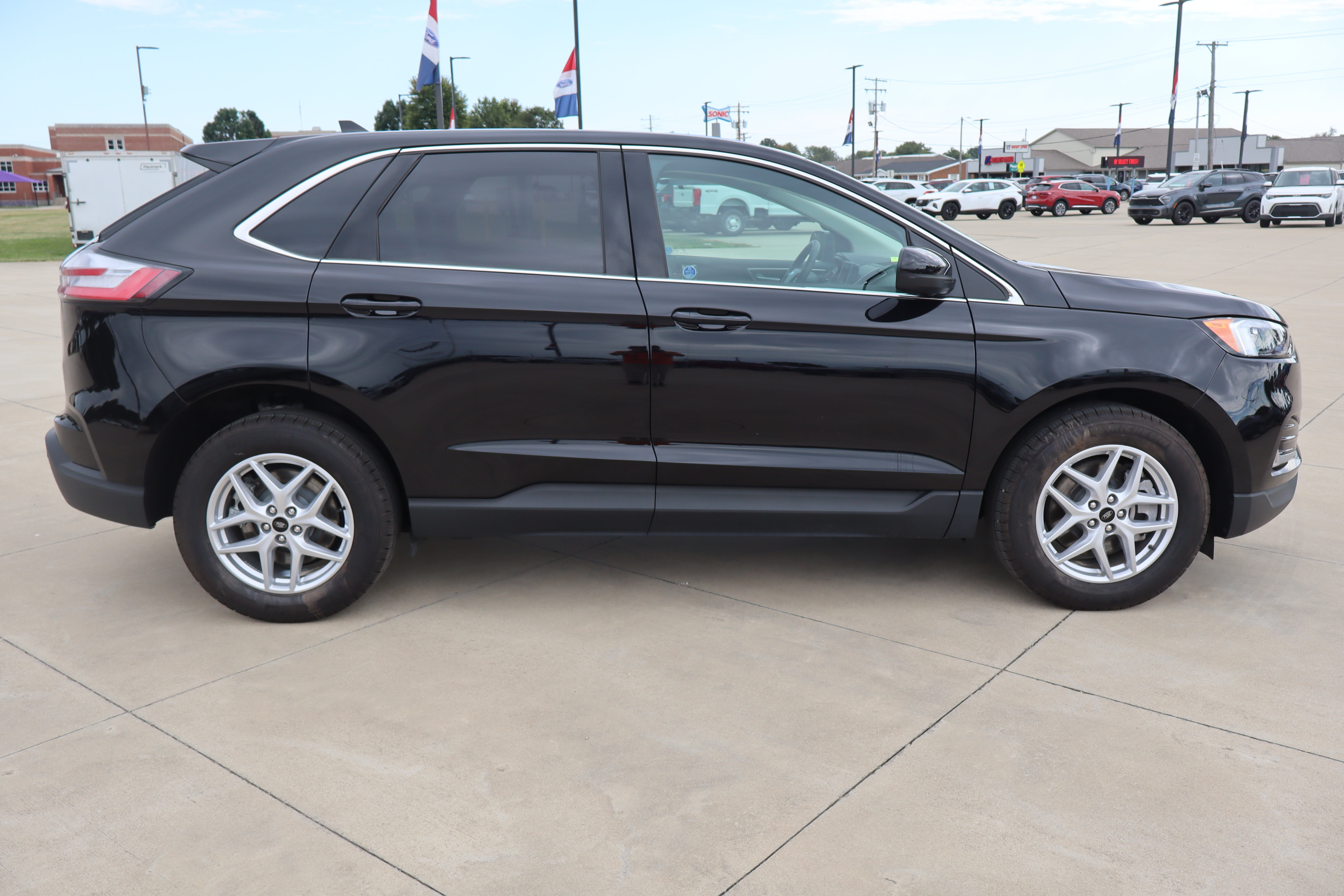Used 2024 Ford Edge SEL w/ Convenience Package AWD/4WD image 5