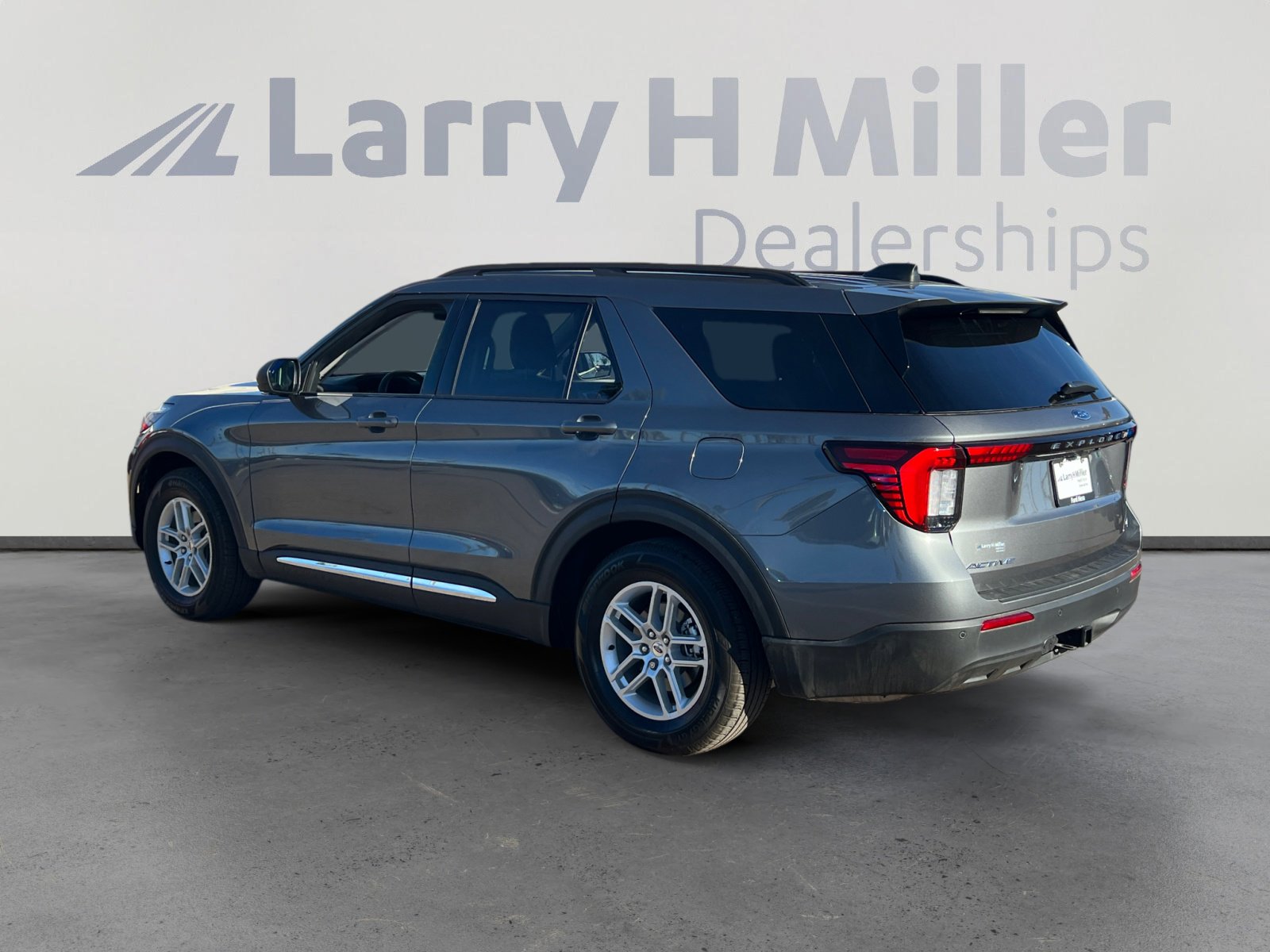 Certified 2025 Ford Explorer Active image 3