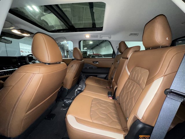 New 2026 Nissan Pathfinder Platinum image 11