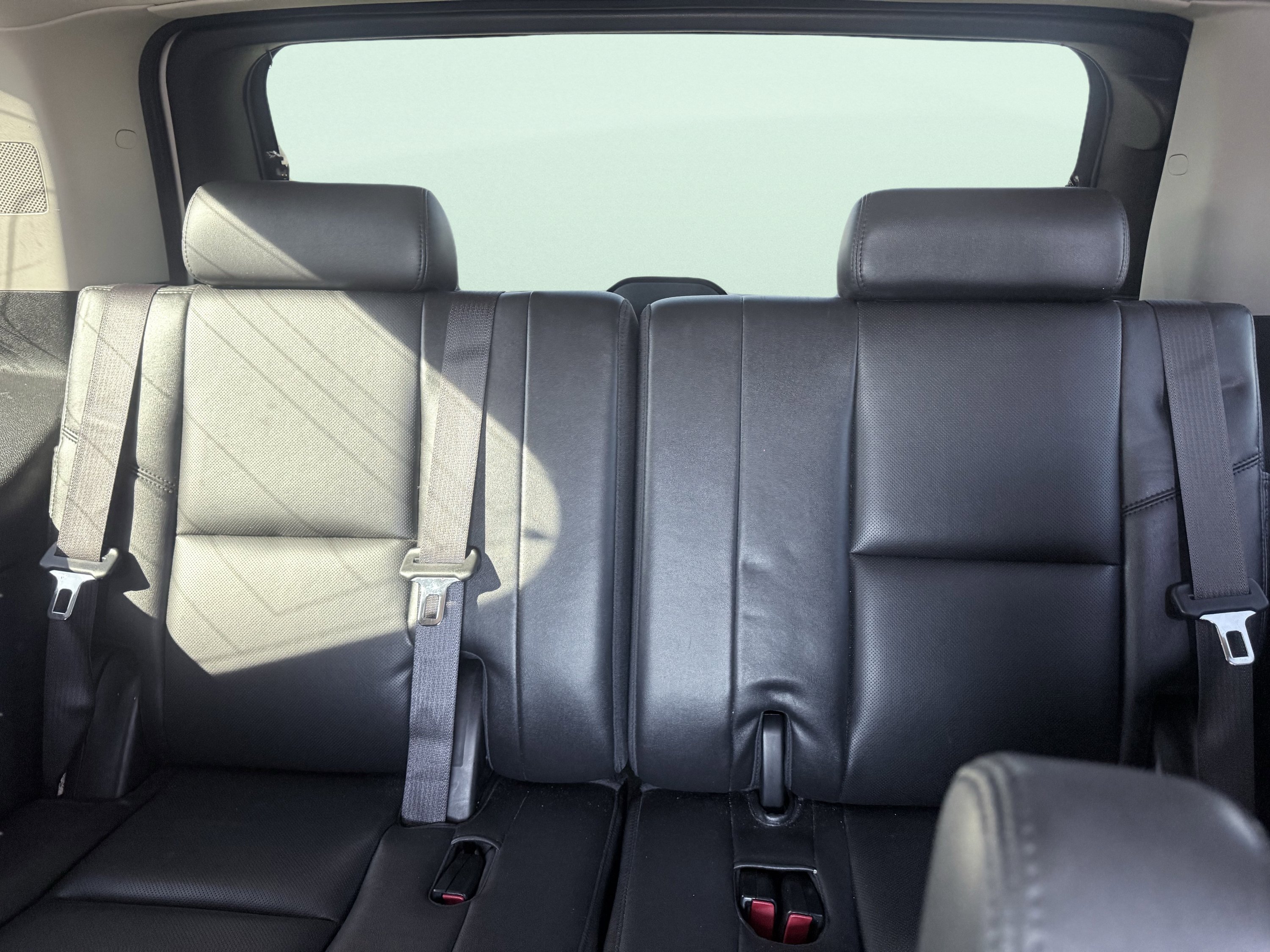 Used 2012 Cadillac Escalade Luxury RWD image 34