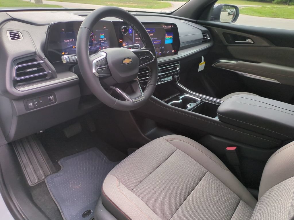 New 2027 Chevrolet Traverse LT w/ Driver Confidence Package FWD image 16
