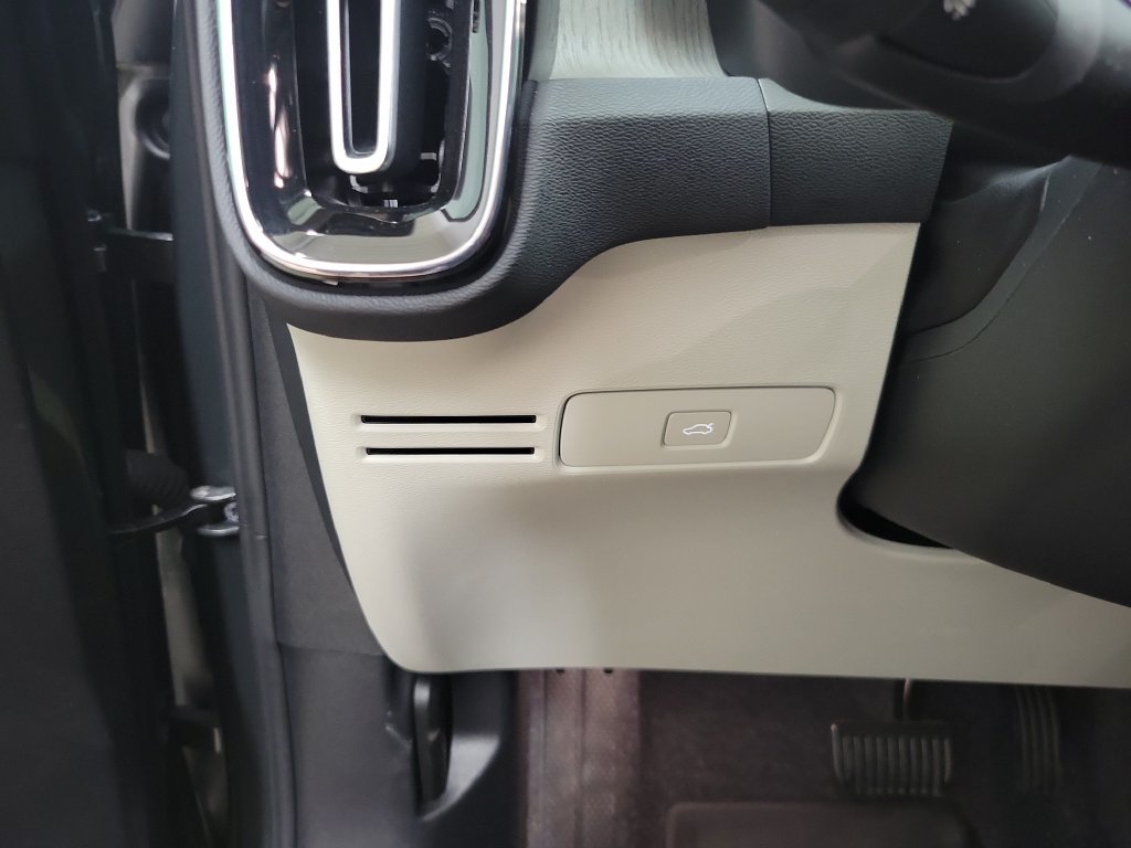 Used 2018 Volvo XC60 T5 Inscription w/ Convenience Package AWD/4WD image 35