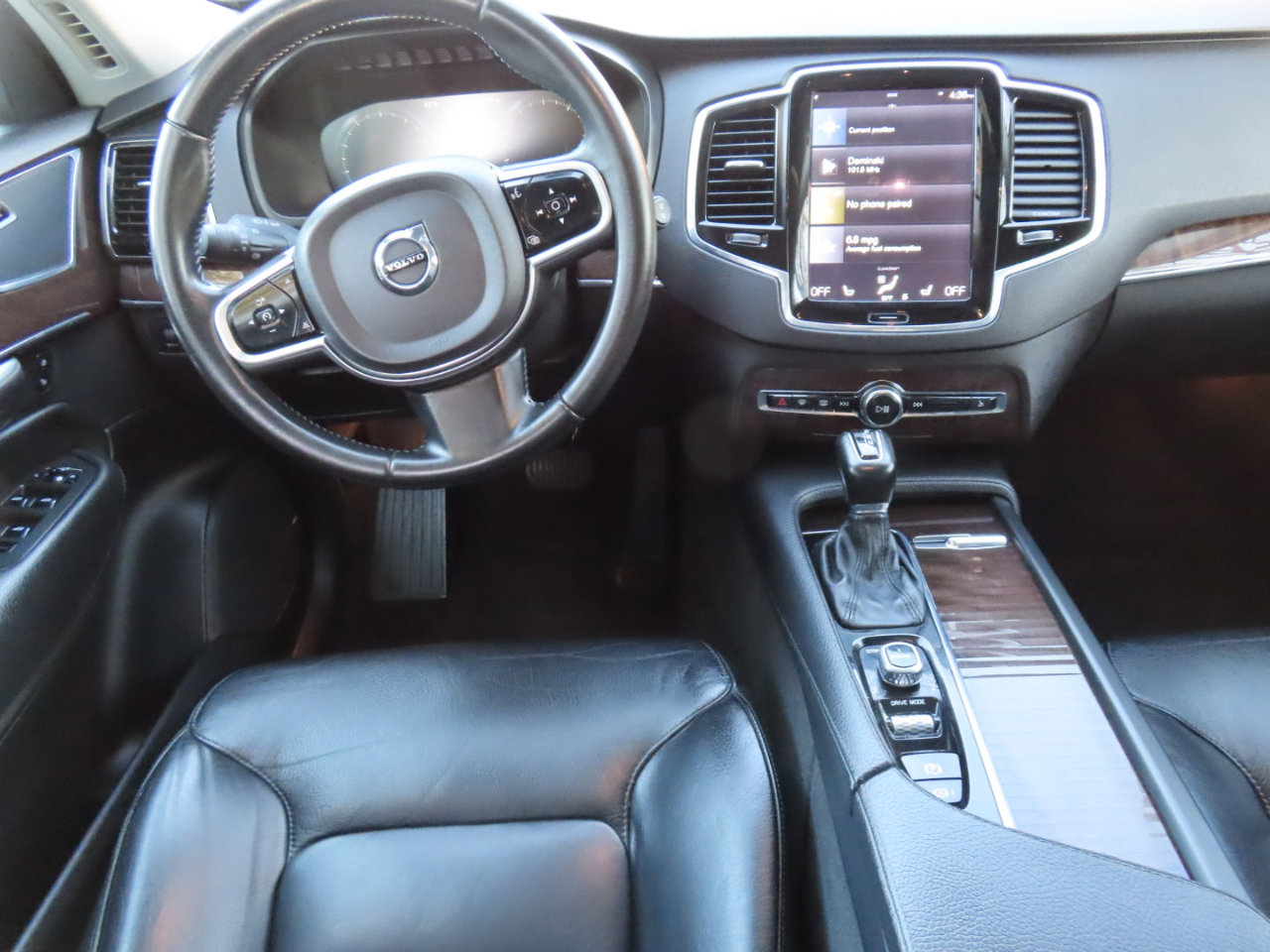 Used 2016 Volvo XC90 T6 Momentum w/ Momentum Plus Package image 14