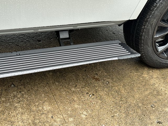 New 2027 Jeep Grand Wagoneer Summit AWD/4WD image 16
