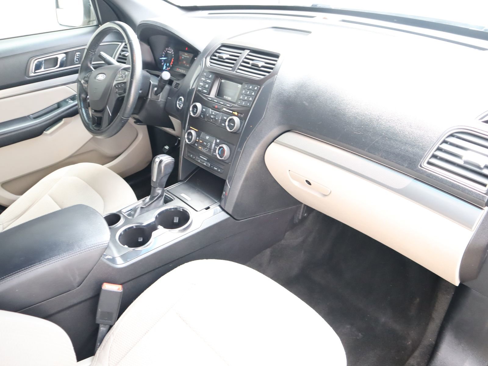 Used 2018 Ford Explorer XLT FWD image 49
