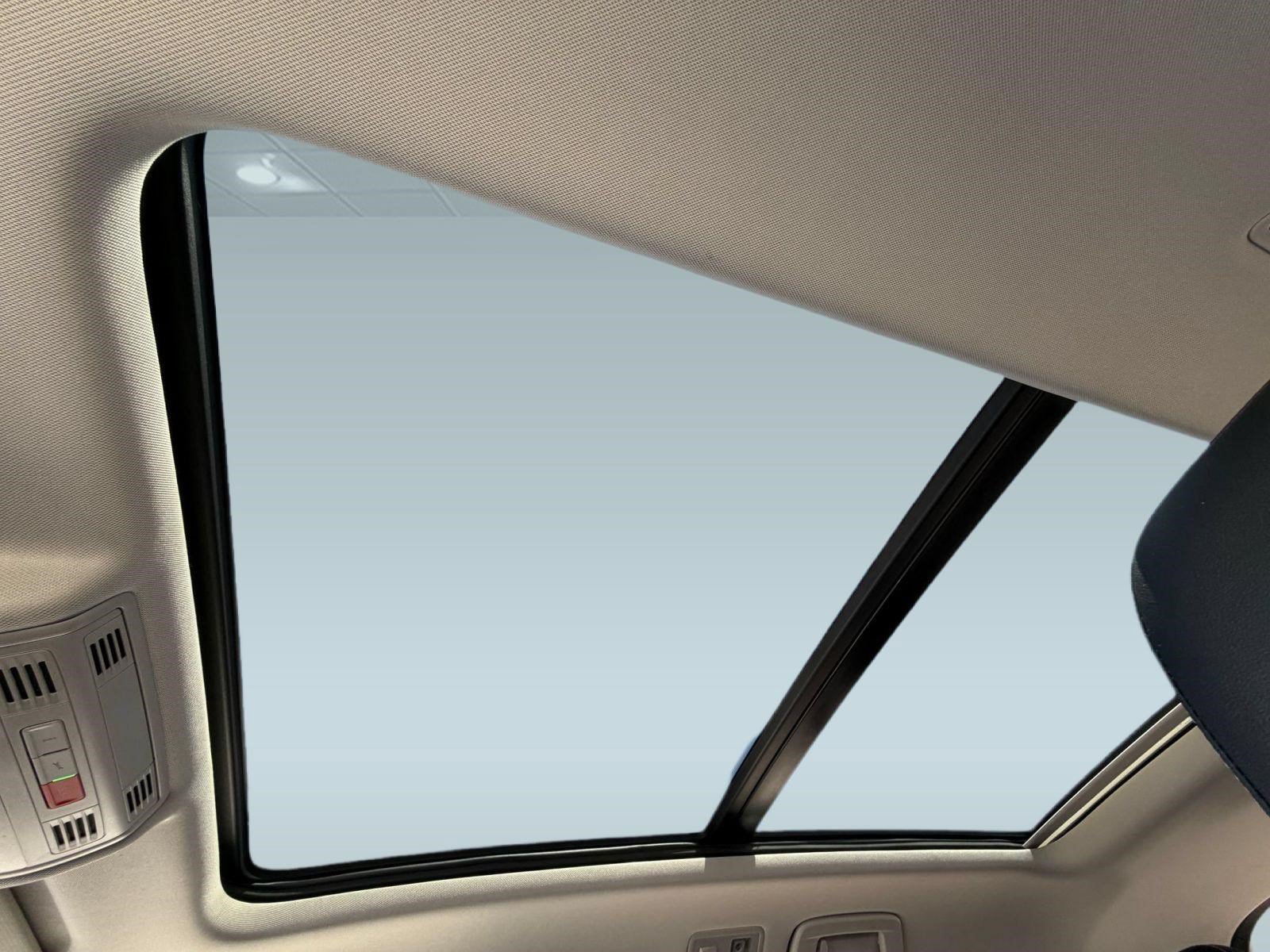 Certified 2022 Volkswagen Taos SE FWD image 23