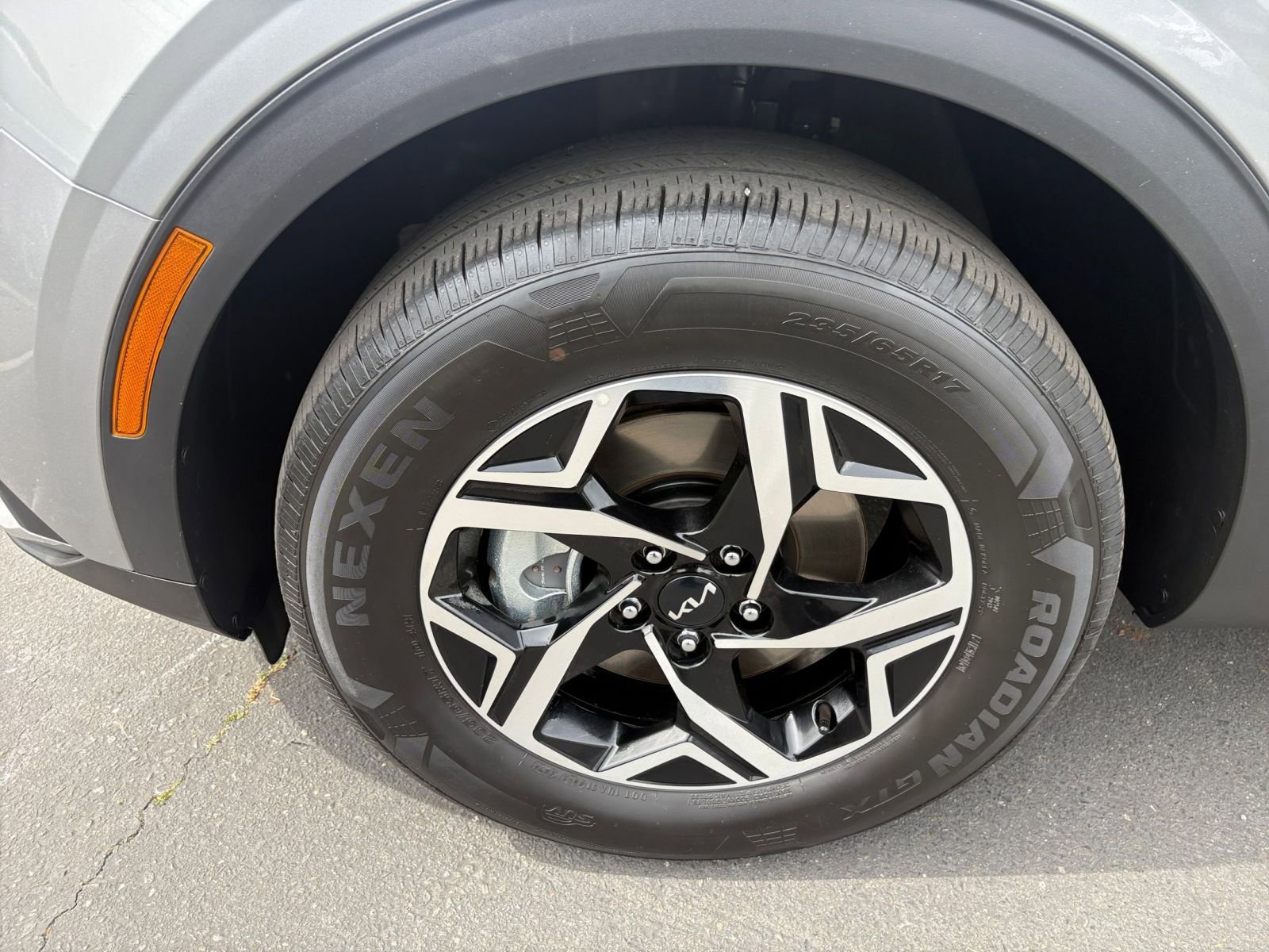 Used 2025 Kia Sportage LX image 29