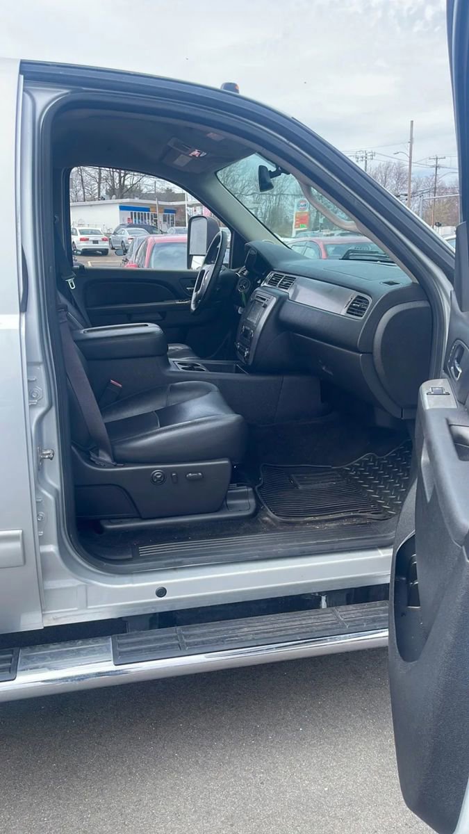 Used 2013 Chevrolet Silverado 3500 LTZ w/ LTZ Plus Package image 9