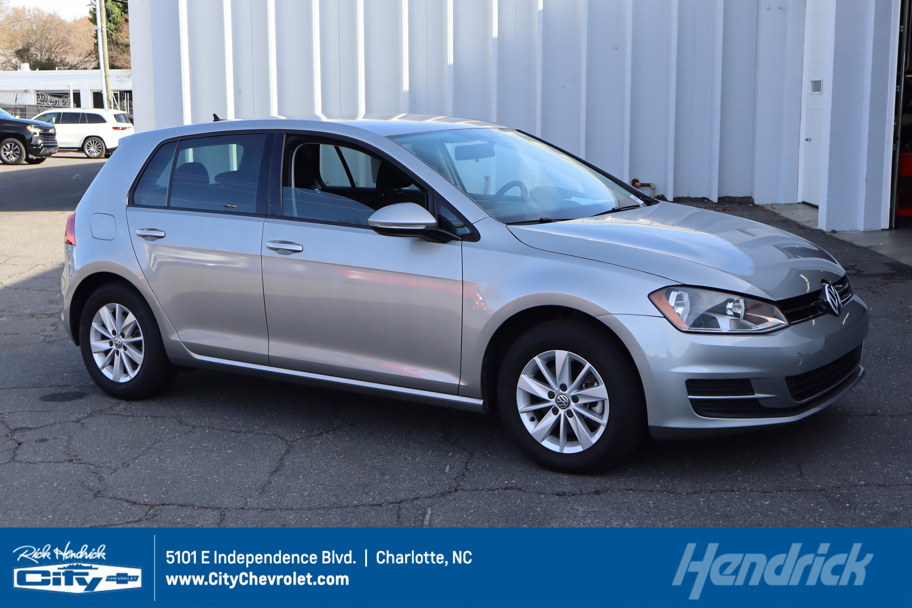 Used 2017 Volkswagen Golf SE