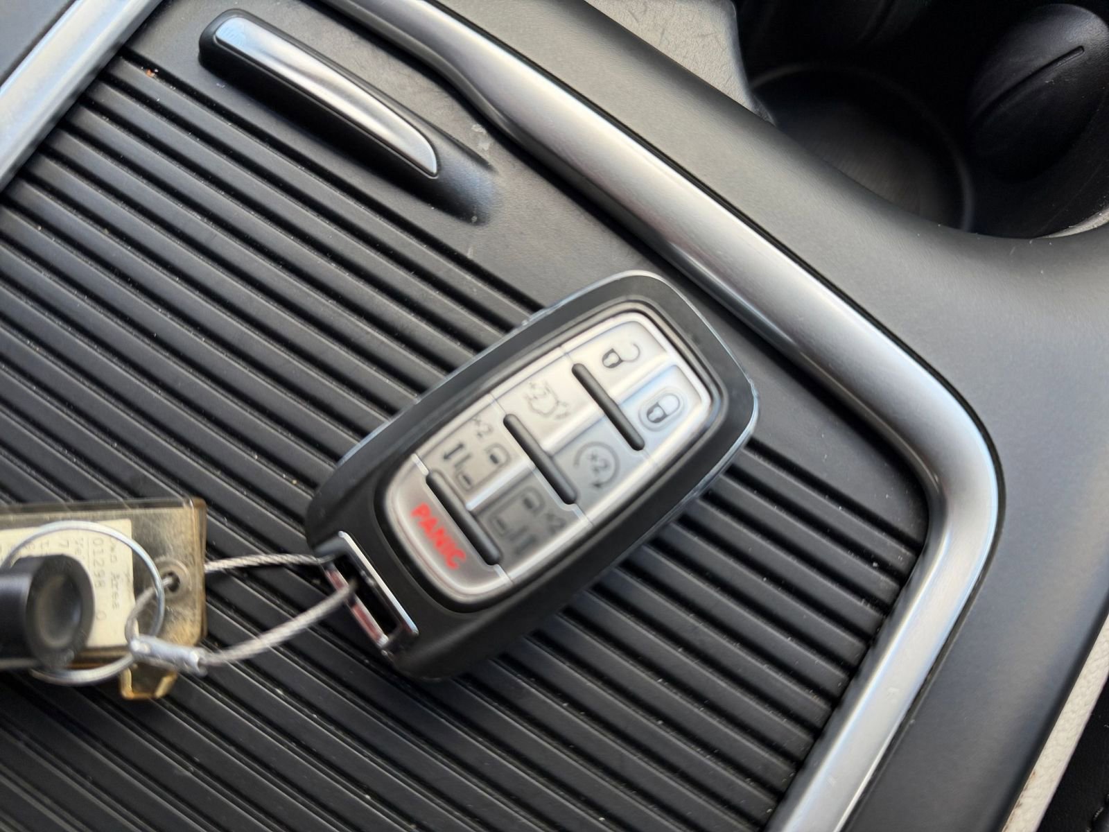 Used 2023 Chrysler Pacifica Touring-L image 27