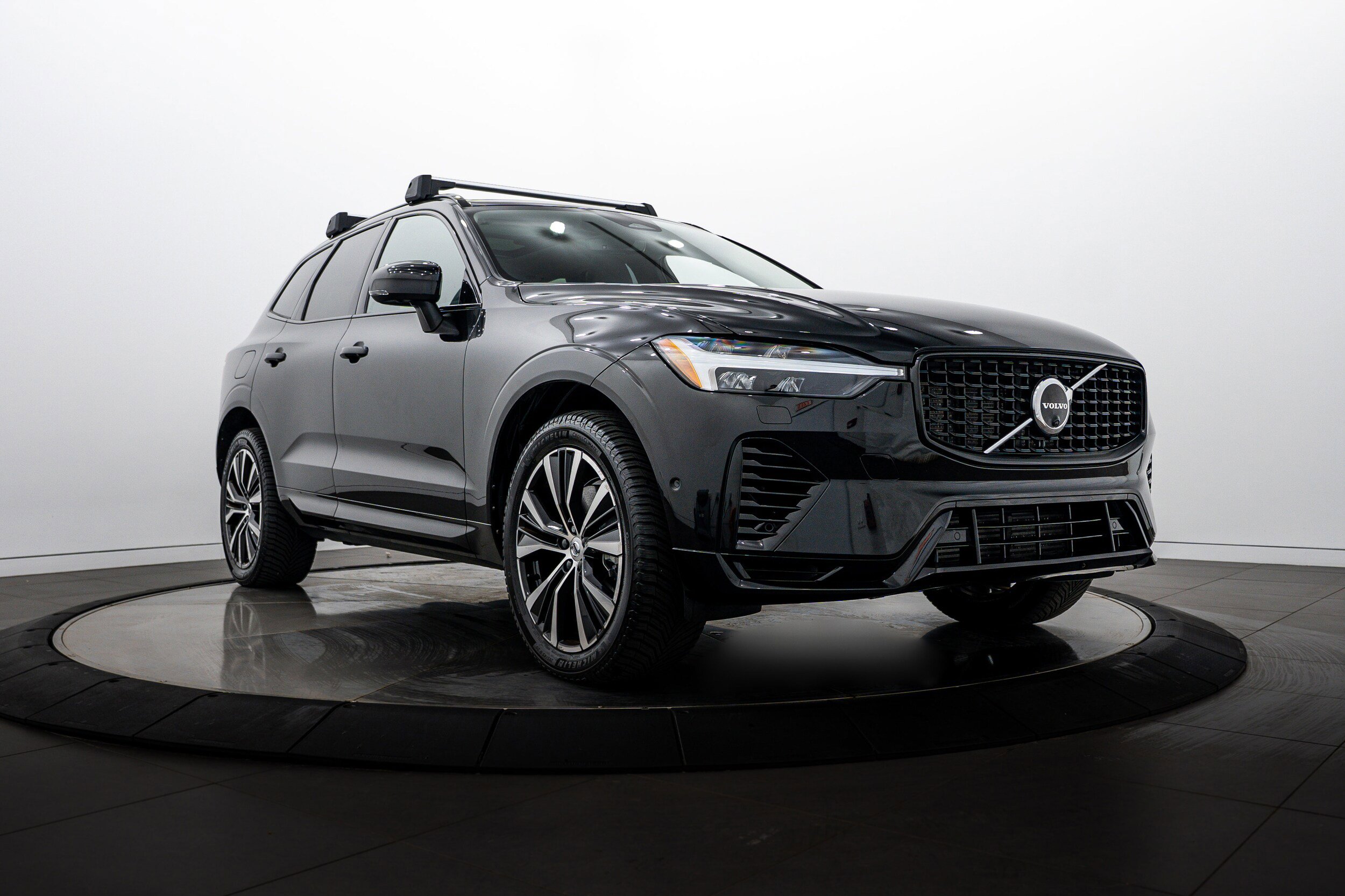 Used 2023 Volvo XC60 T8 Ultimate w/ Protection Package Premier AWD/4WD image 1