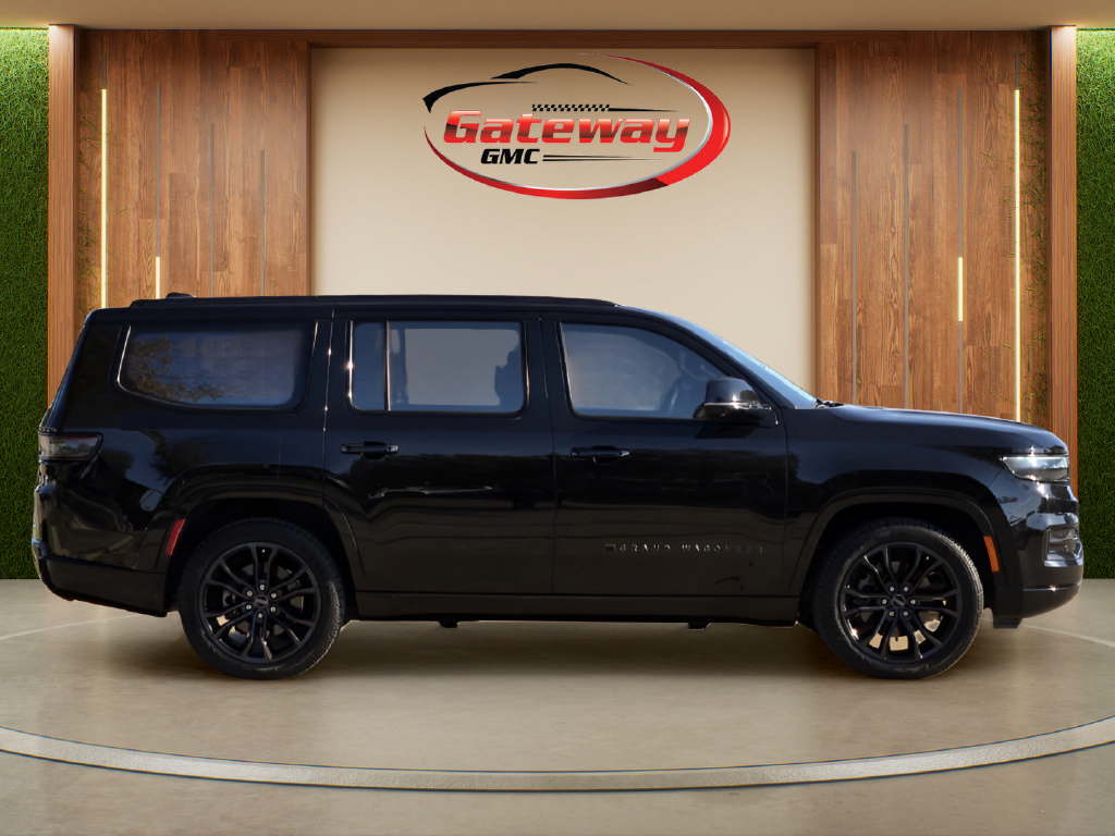 Used 2023 Jeep Grand Wagoneer Series II AWD/4WD image 4