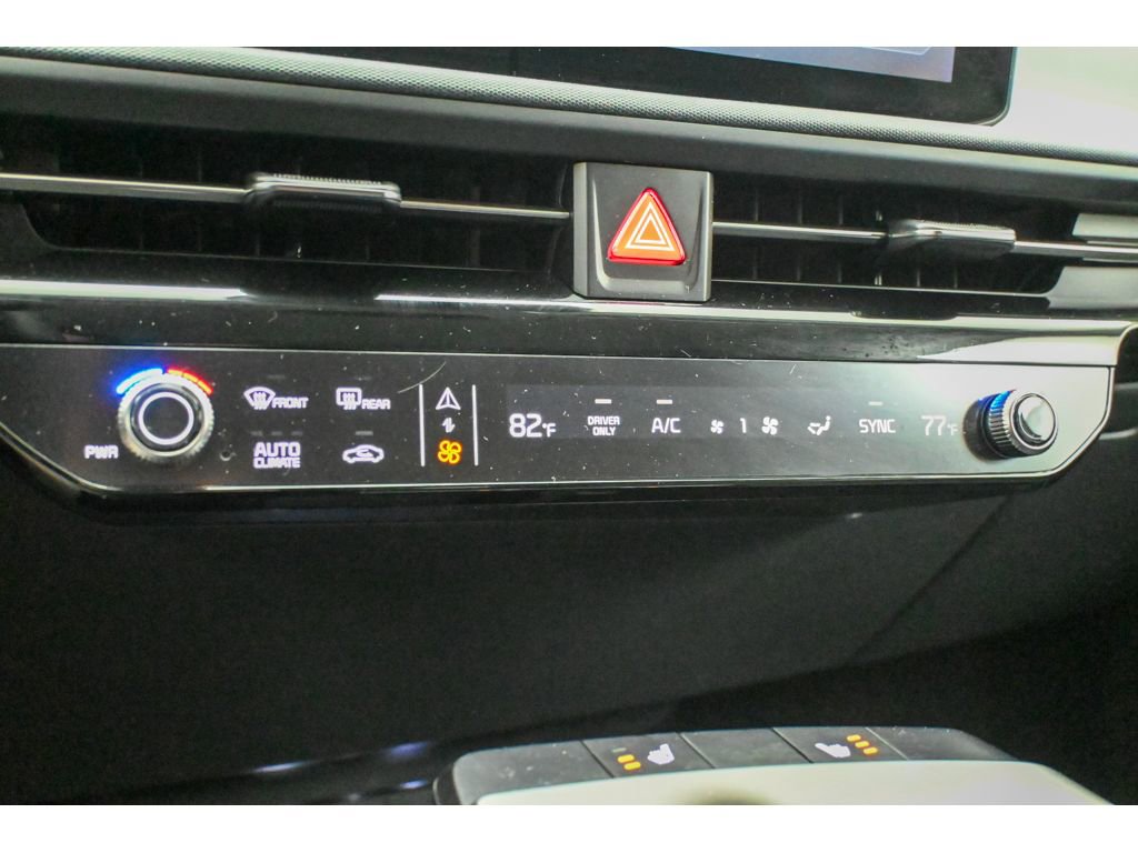 Used 2025 Kia EV6 Light w/ Light LR Technology Package image 28