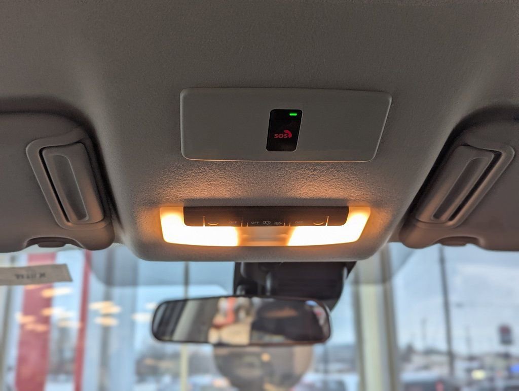 New 2025 Nissan Versa SR w/ Trunk Package image 24