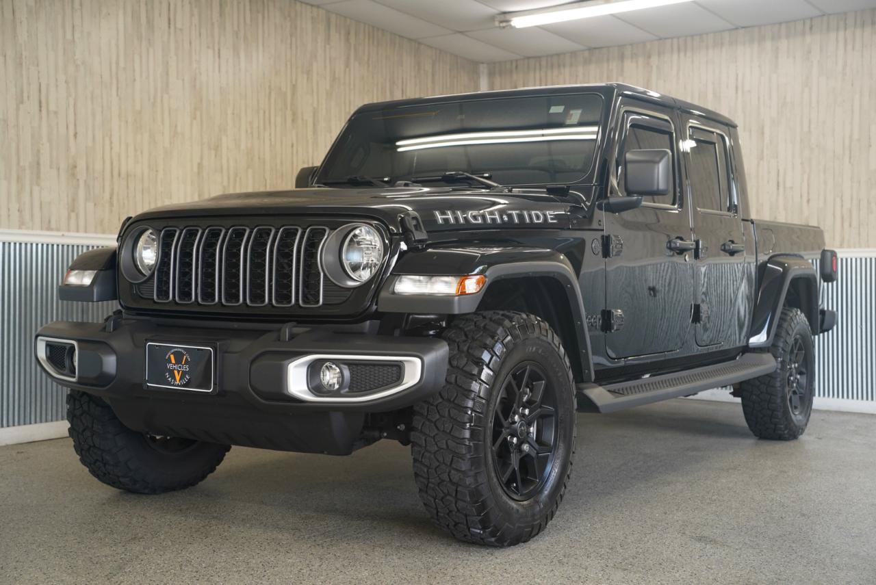 Used 2025 Jeep Gladiator Sport AWD/4WD image 4