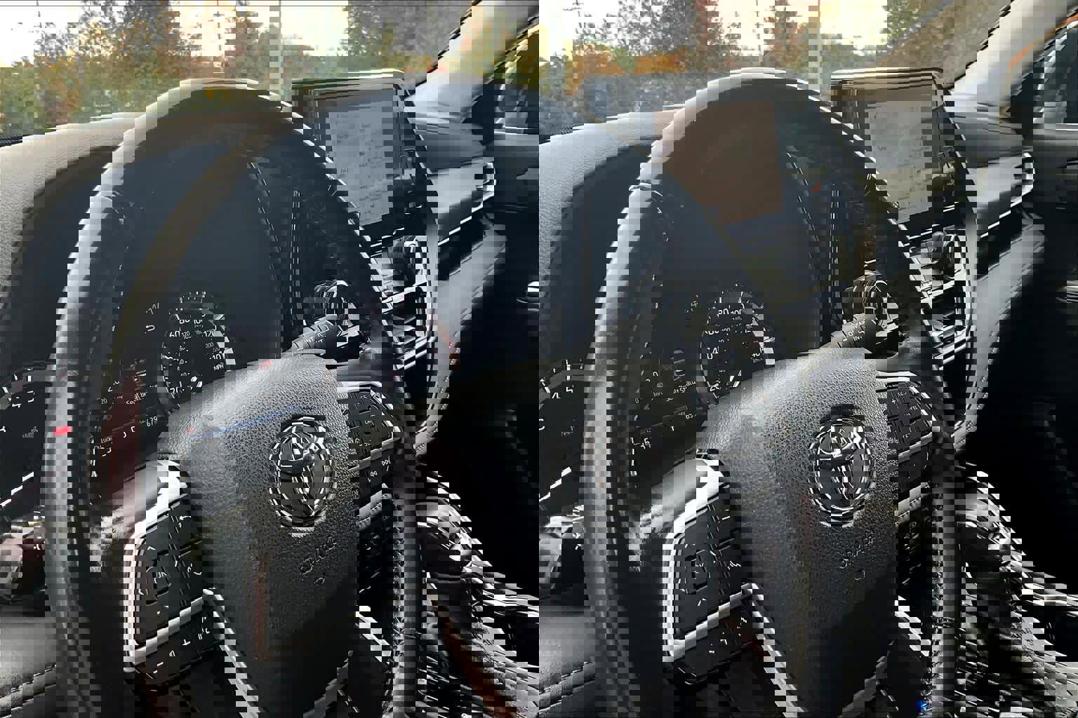 Used 2023 Toyota Highlander LE image 15