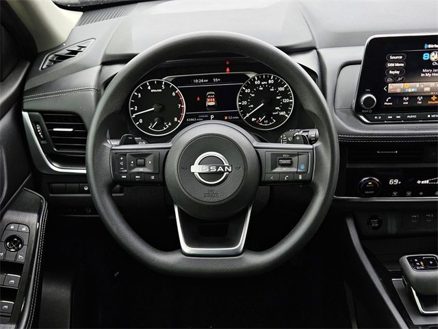 Used 2024 Nissan Rogue SV image 15