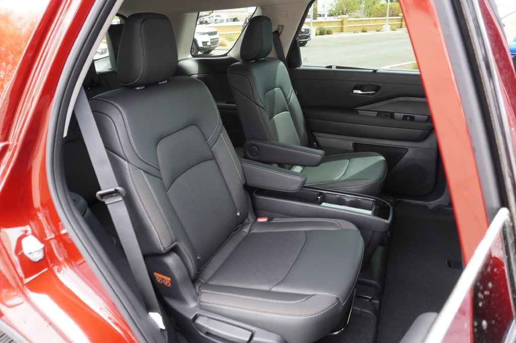 New 2026 Nissan Pathfinder SL w/ SL Premium Package FWD image 9