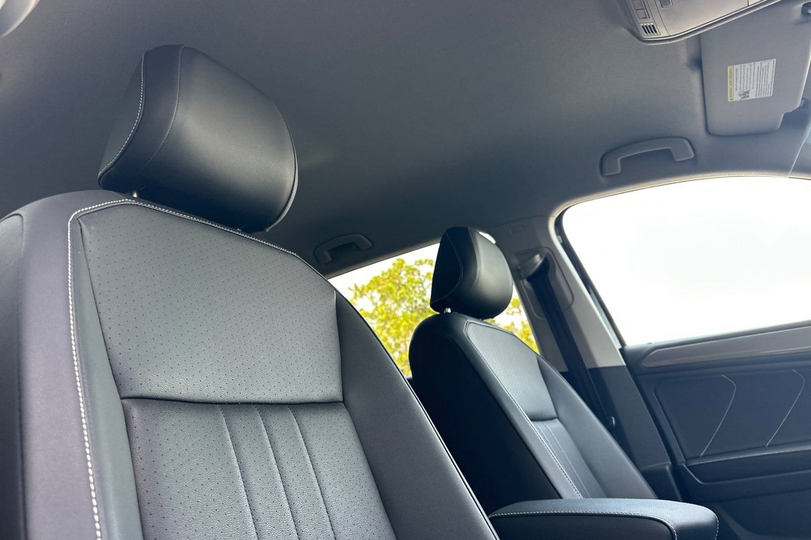 Used 2023 Volkswagen Tiguan SE FWD image 18