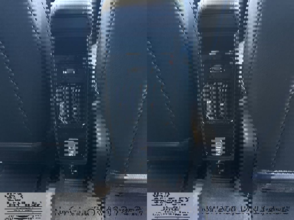 New 2026 Jeep Compass Latitude image 13