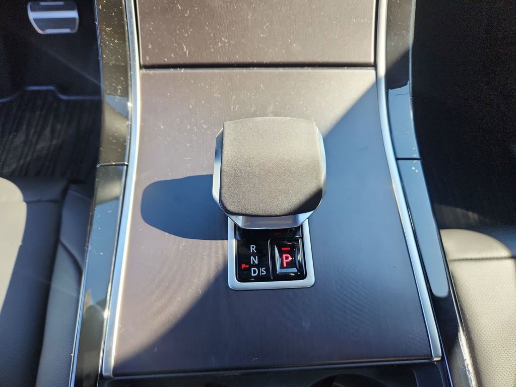 Used 2026 Land Rover Range Rover Velar Dynamic SE AWD/4WD image 16