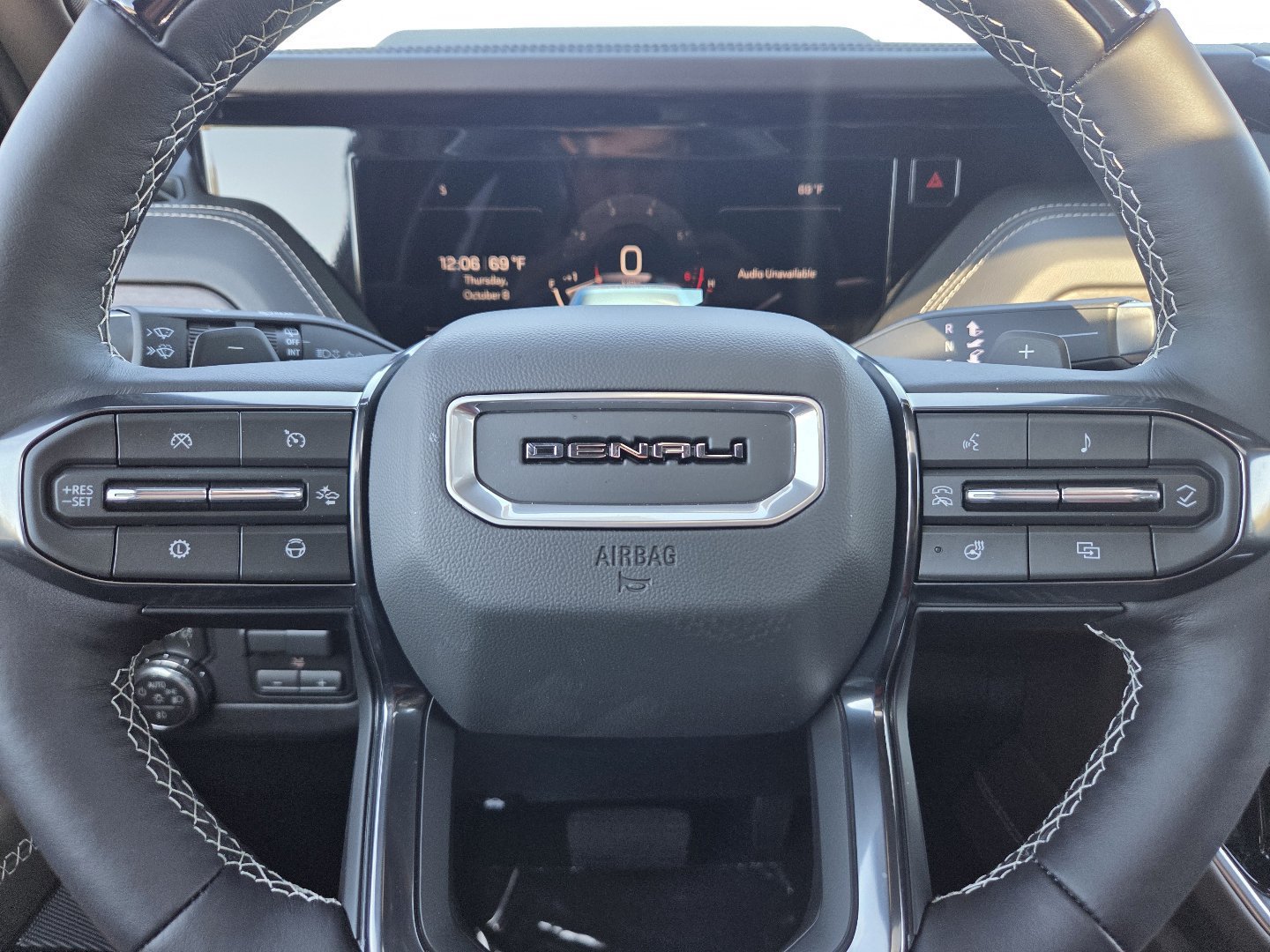 New 2026 GMC Yukon XL Denali Ultimate w/ LPO, Floor Liner Package AWD/4WD image 38