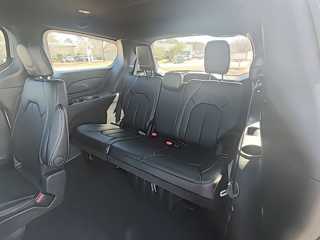 New 2026 Chrysler Pacifica Select image 23