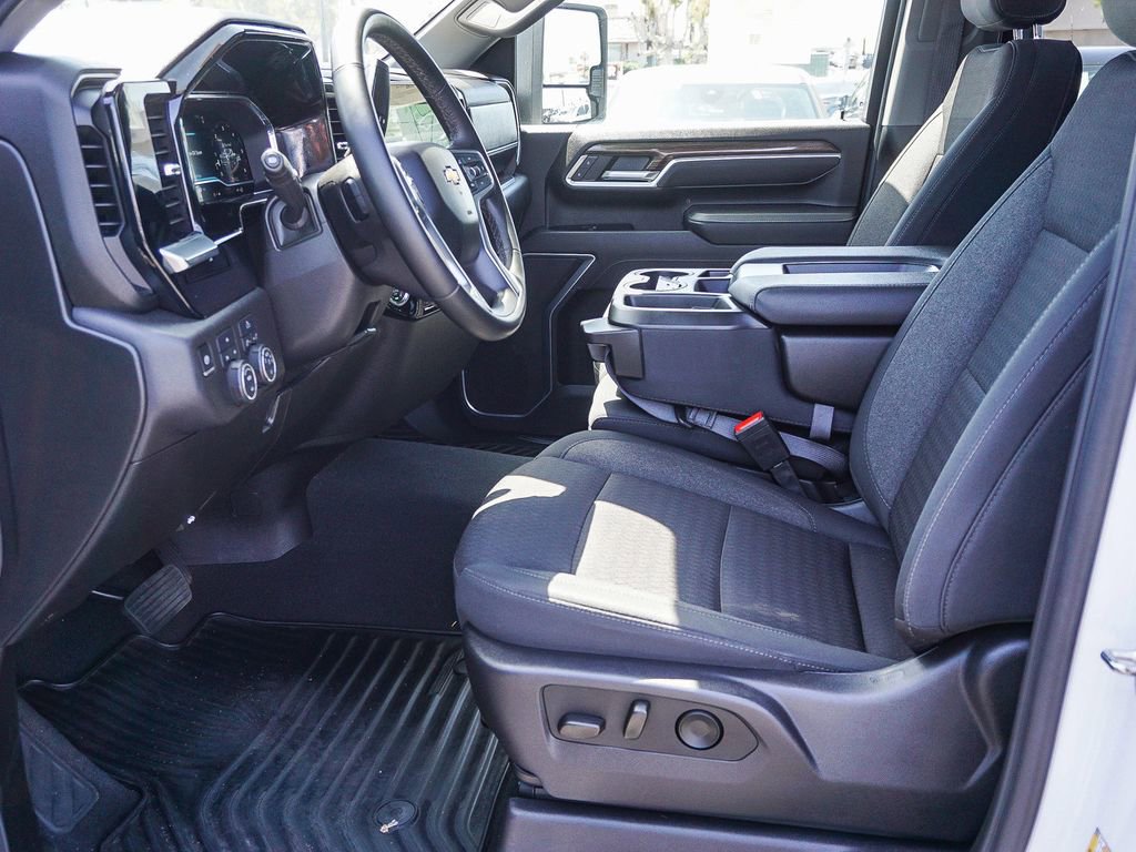 Used 2025 Chevrolet Silverado 2500 LT w/ Convenience Package AWD/4WD image 17