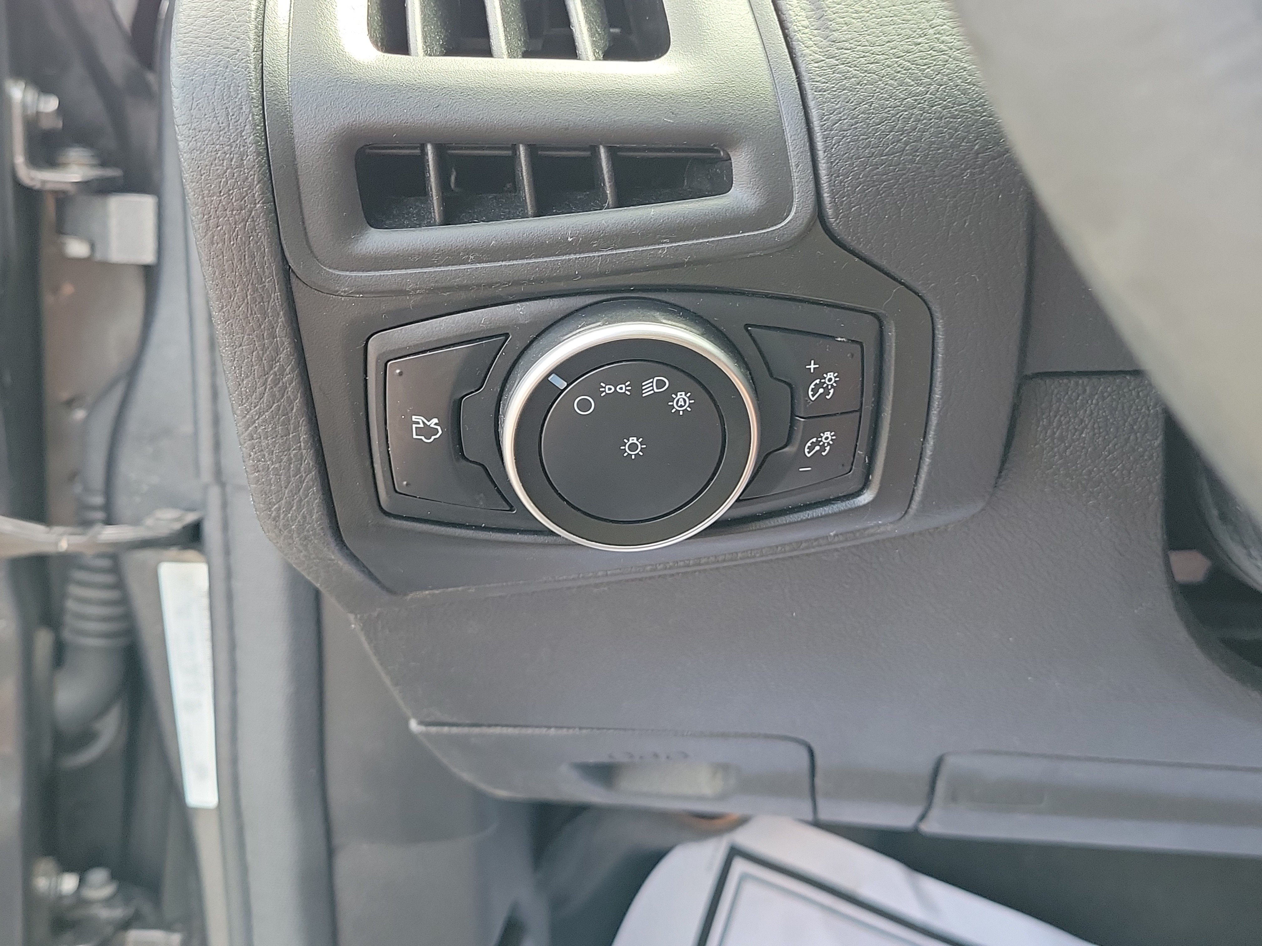 Used 2016 Ford Focus SE w/ Reverse Sensing Package FWD image 19