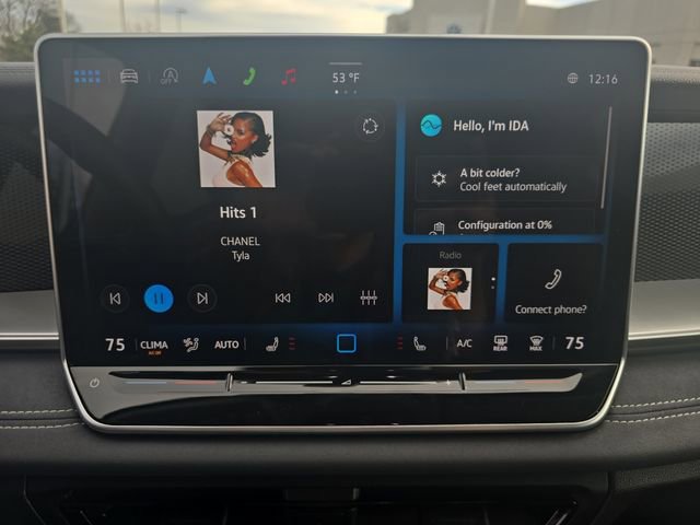 Used 2025 Volkswagen Tiguan SE image 27