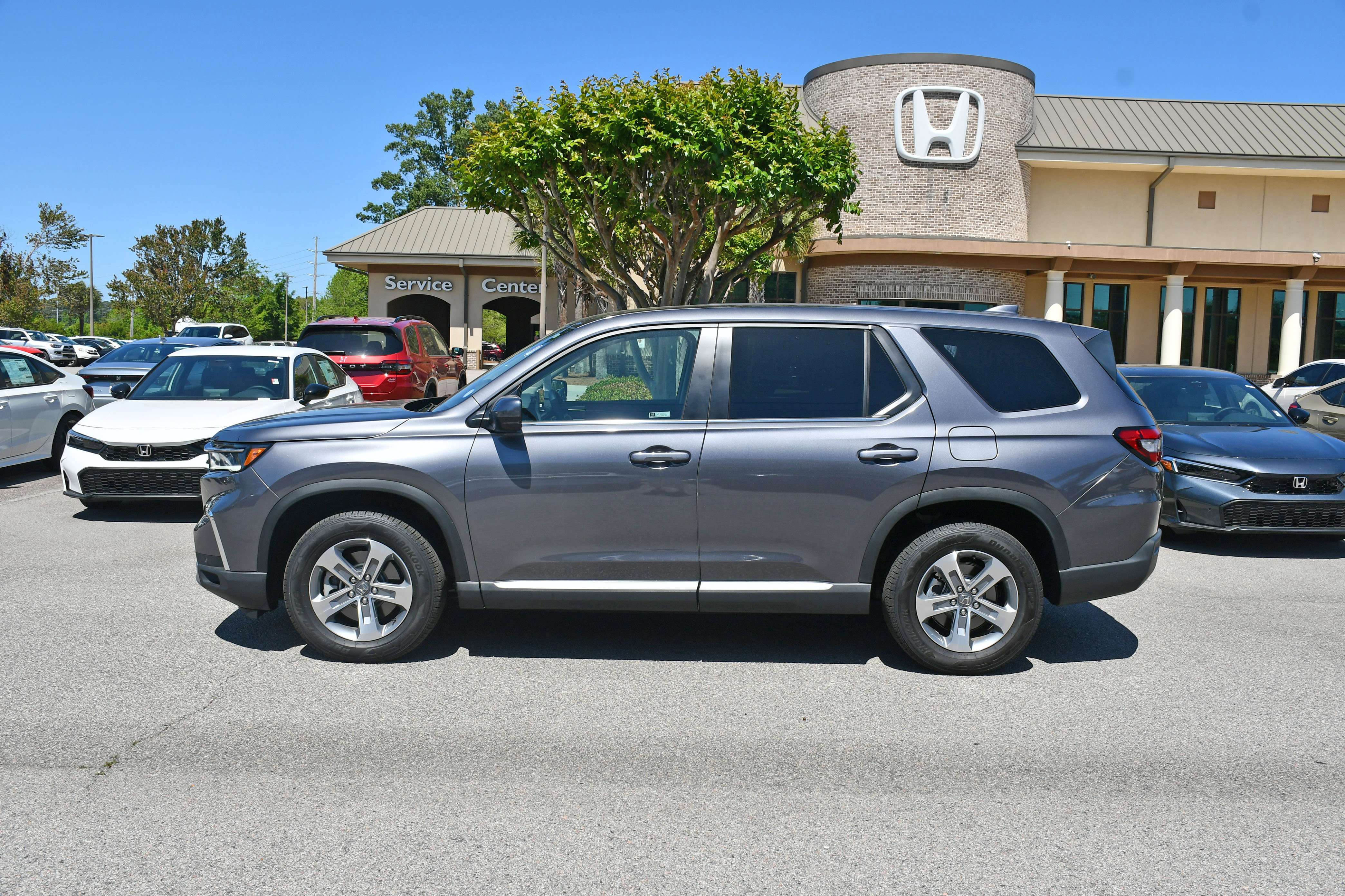 Used 2025 Honda Pilot EX-L image 2