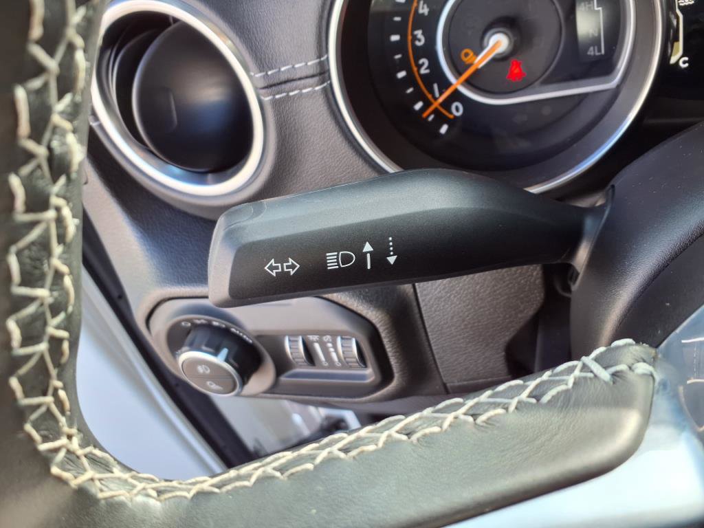 Used 2022 Jeep Gladiator Overland image 11