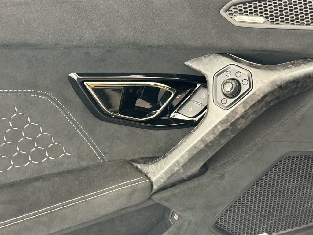 Used 2018 Lamborghini Huracan Performante AWD/4WD image 18