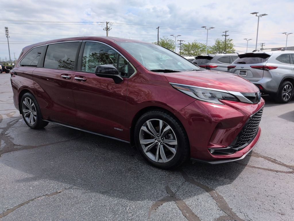 Used 2021 Toyota Sienna XSE AWD/4WD image 7