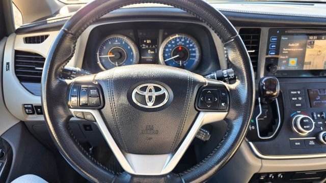 Used 2017 Toyota Sienna XLE Premium w/ Cargo Management Package image 21