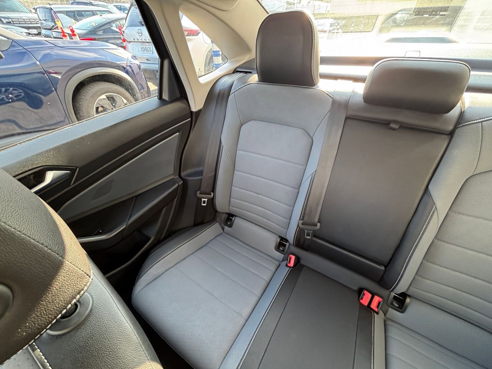 Used 2025 Volkswagen Jetta SE image 44