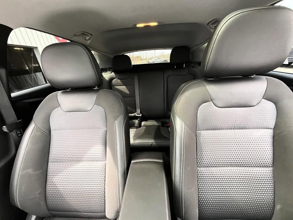 Used 2024 Chevrolet Trax LT w/ Sunroof Package image 33