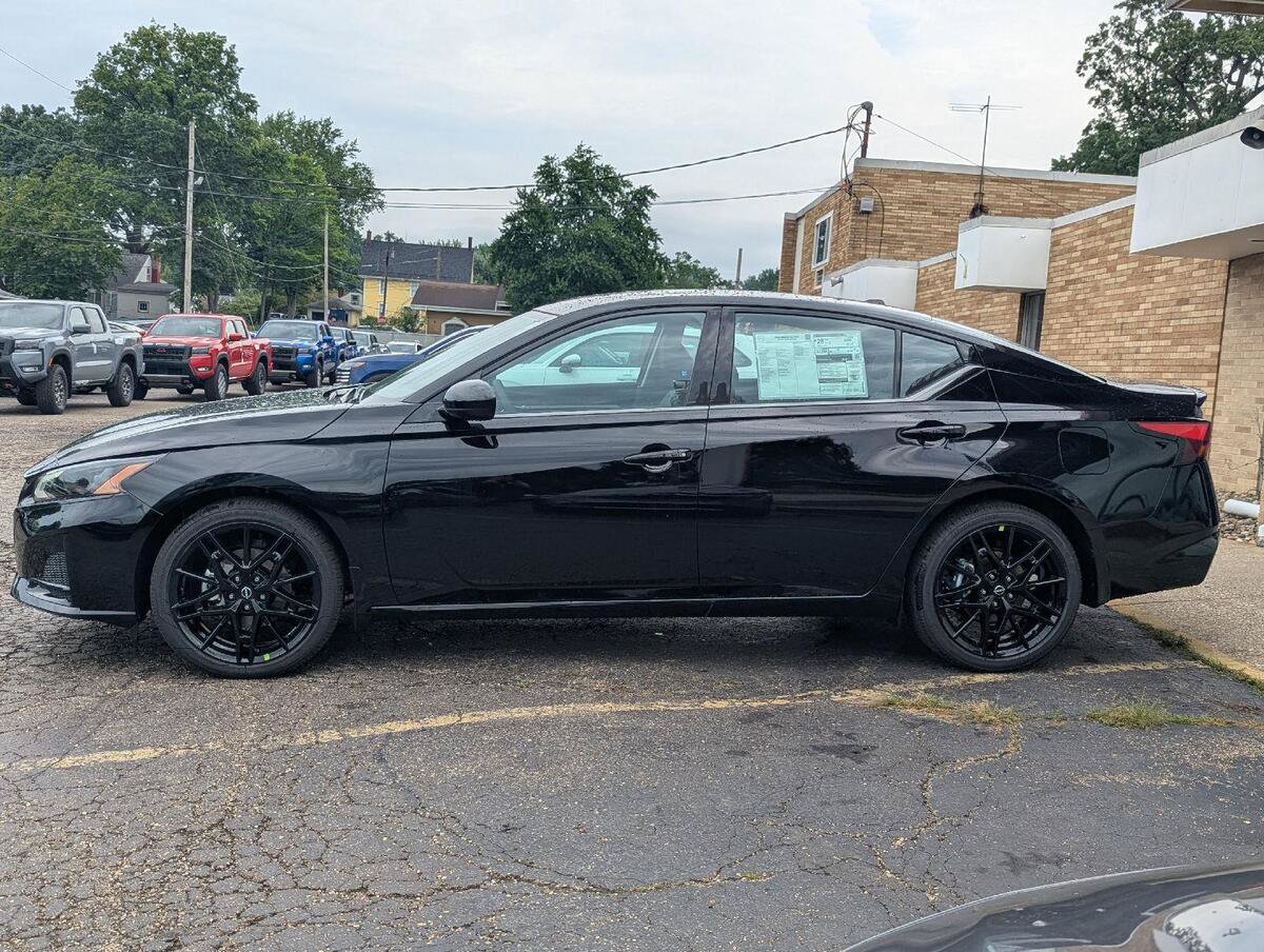 New 2026 Nissan Altima 2.5 SR w/ SR Midnight Edition Package AWD/4WD image 8